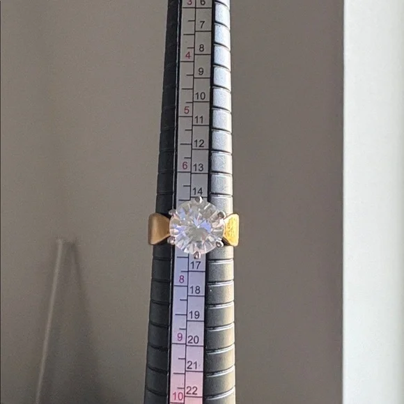 EUC Round Brilliant Cut Soltaire Diamond-Toned Thick Gold Band Ring - Picture 8 of 11